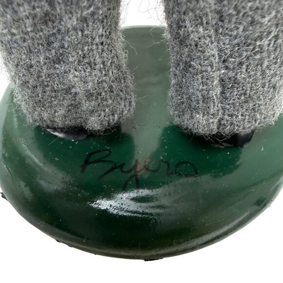 Byer's Choice Carolers Collection Man with Red Hat Christmas Figurine 2003 - Picture 11 of 12